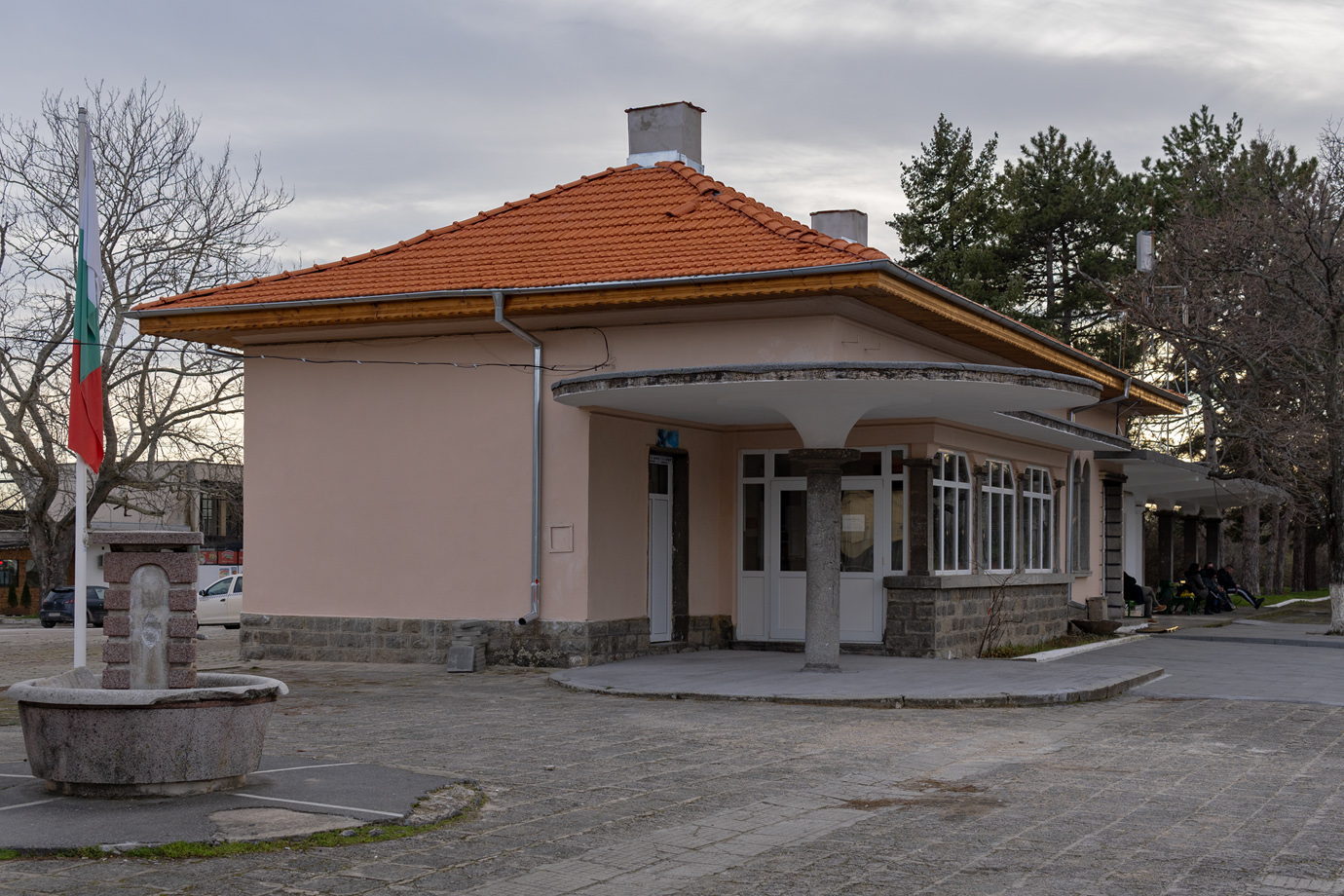 Болгарские государственные железные дороги &mdash; Станции и перегоны / Гари