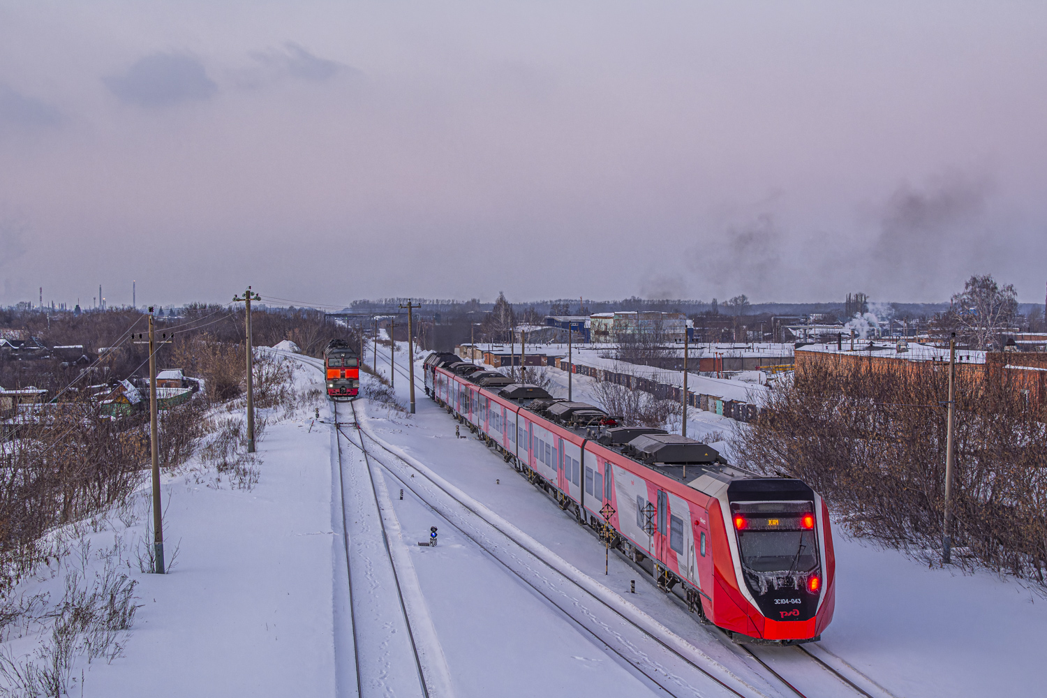 2ТЭ116У-0042; ЭС104-043