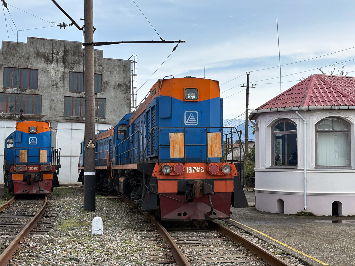 ТЭМ2У-9042; ТЭМ2У-8153