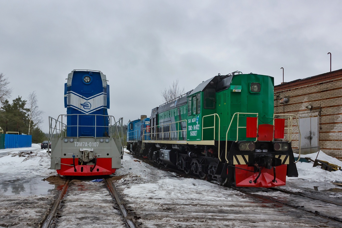 ТЭМ7А-0107; ТЭМ2У-9022