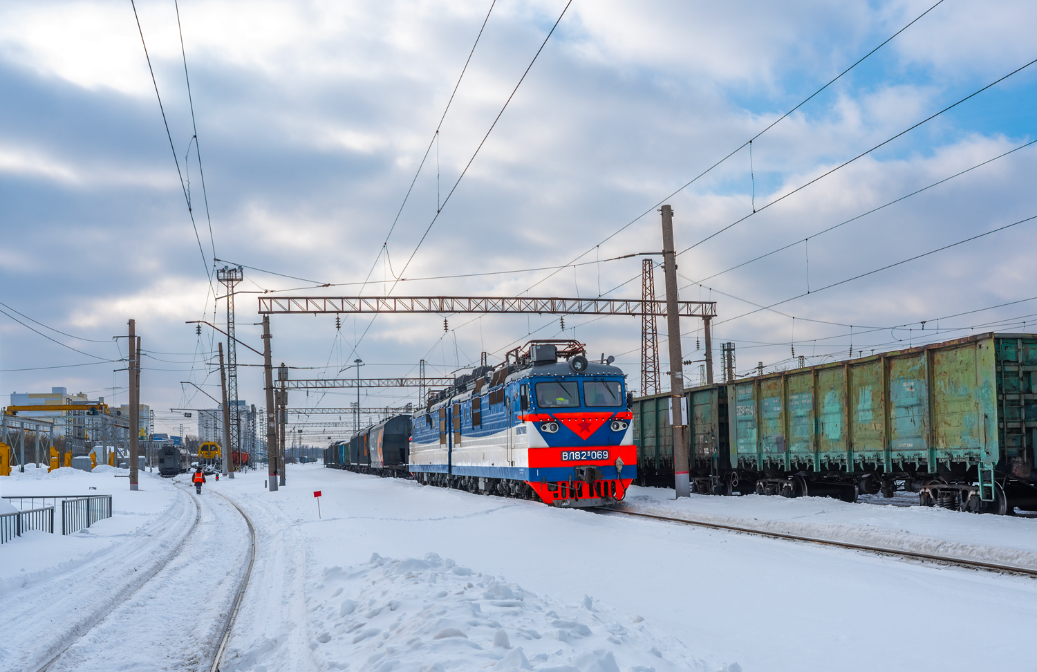 ВЛ82М-069
