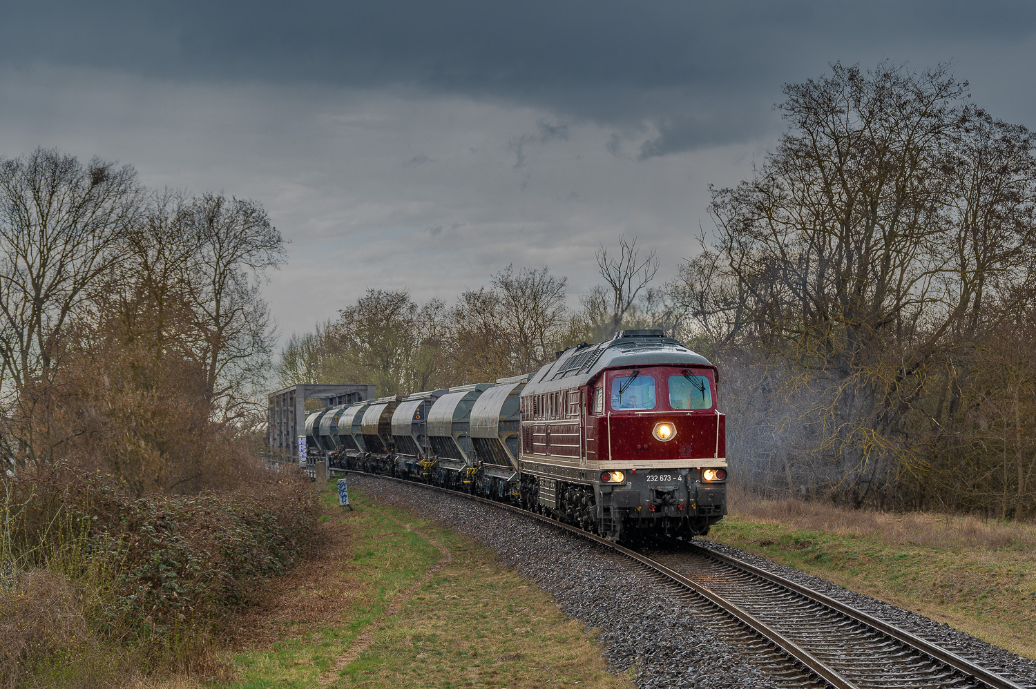 232 673-4