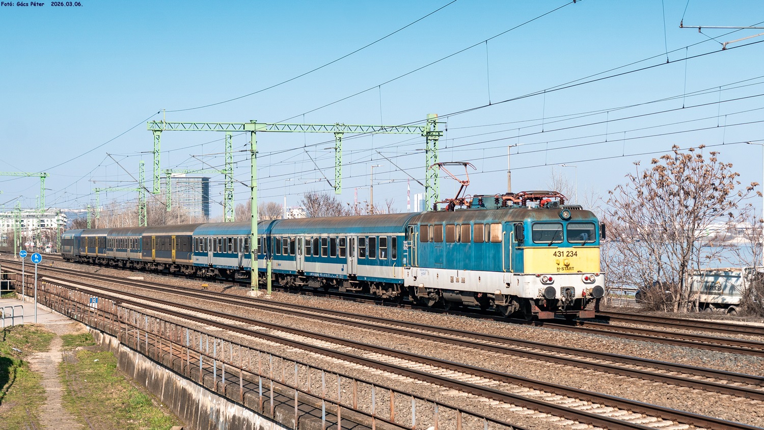431 234