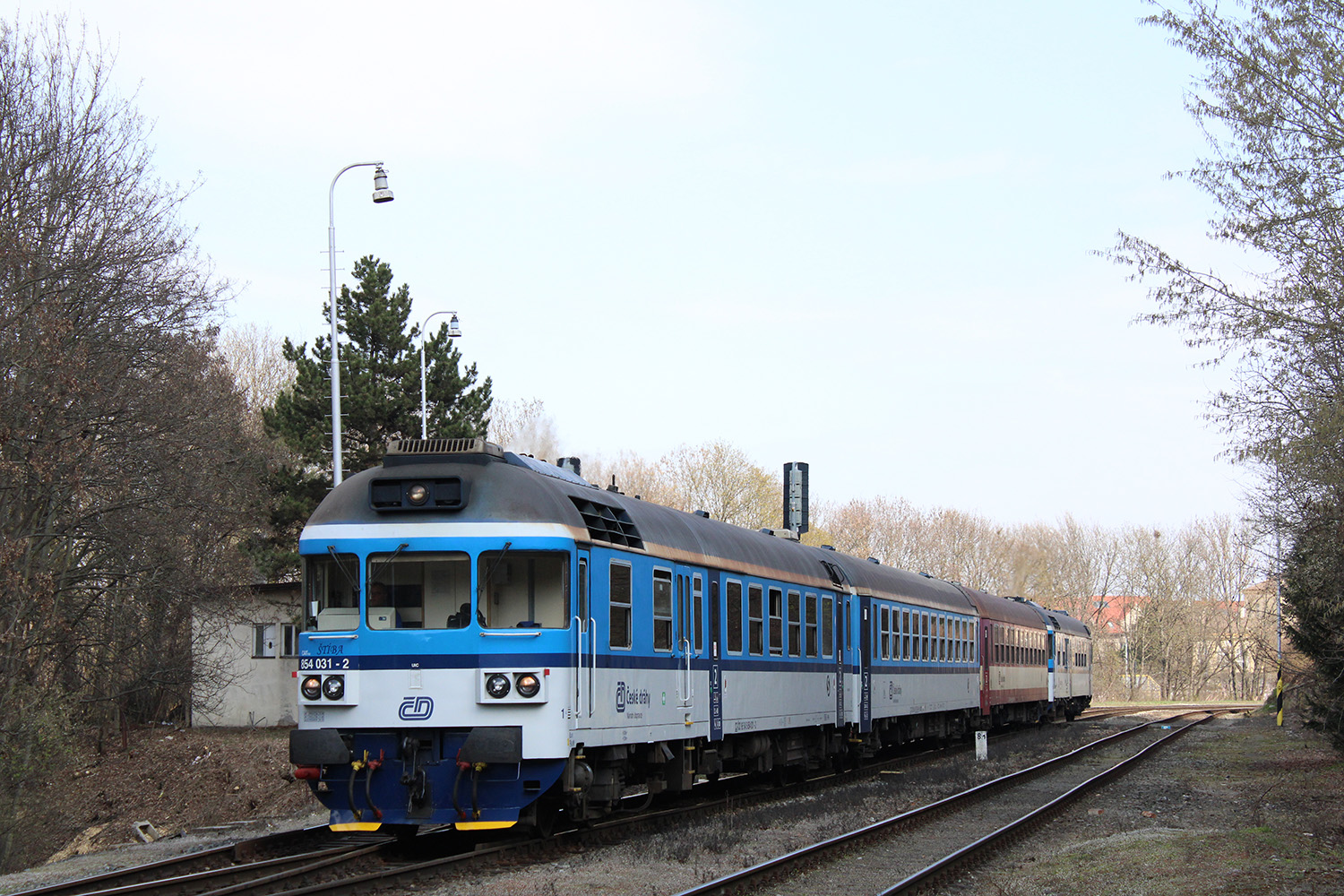 854 031-2