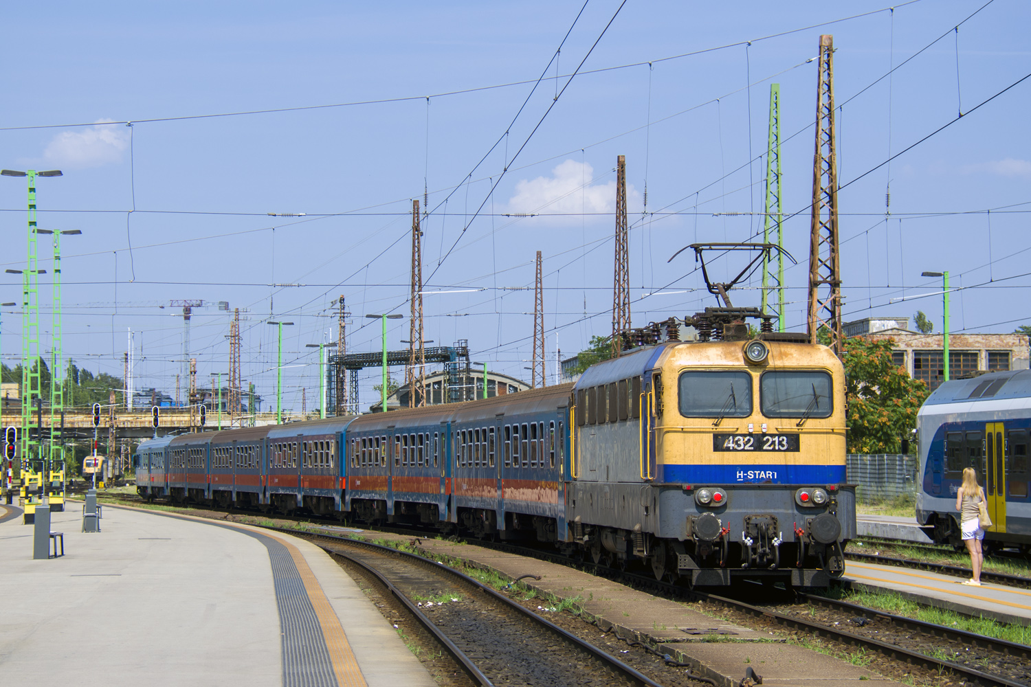 432 213