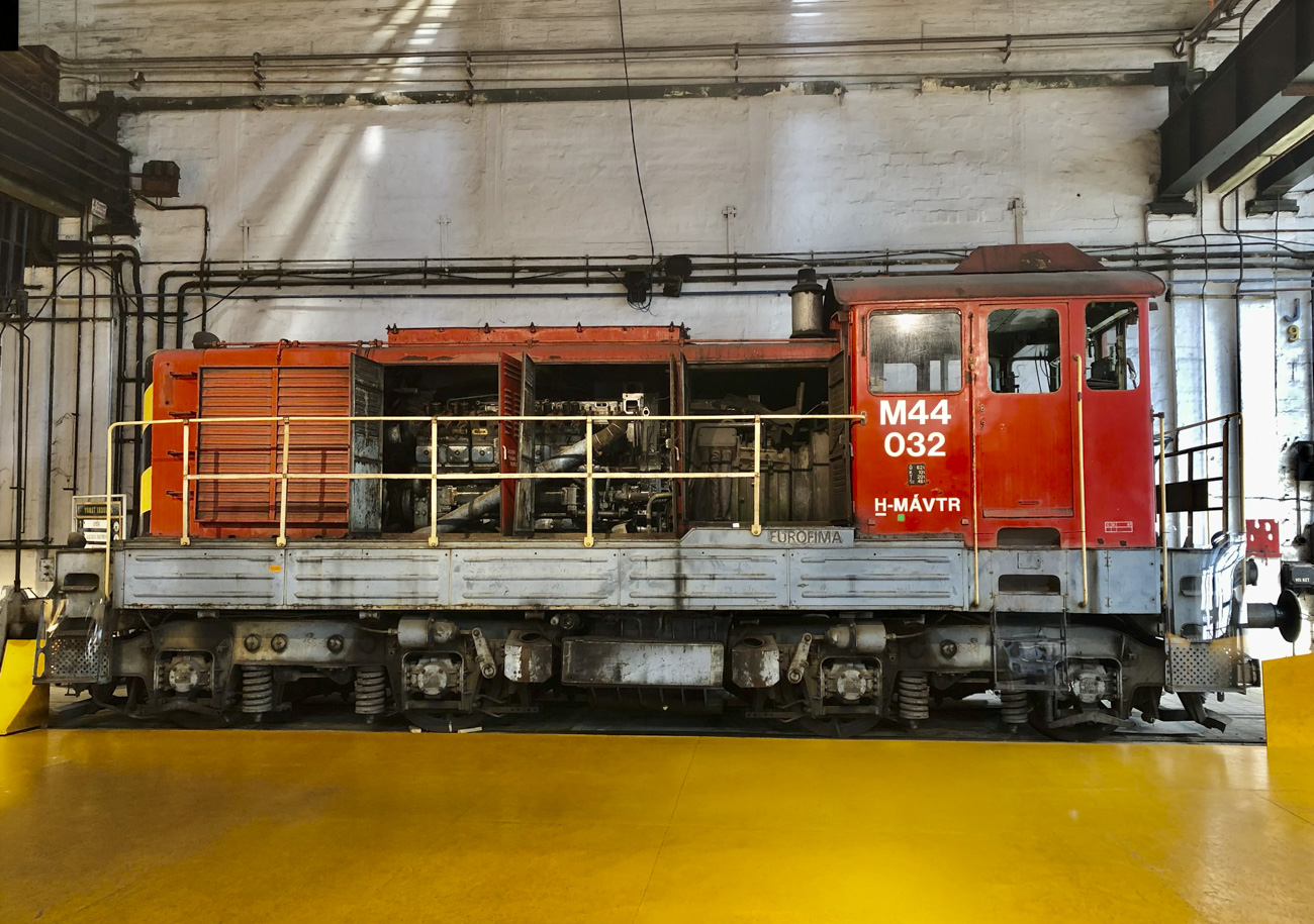 M44 032