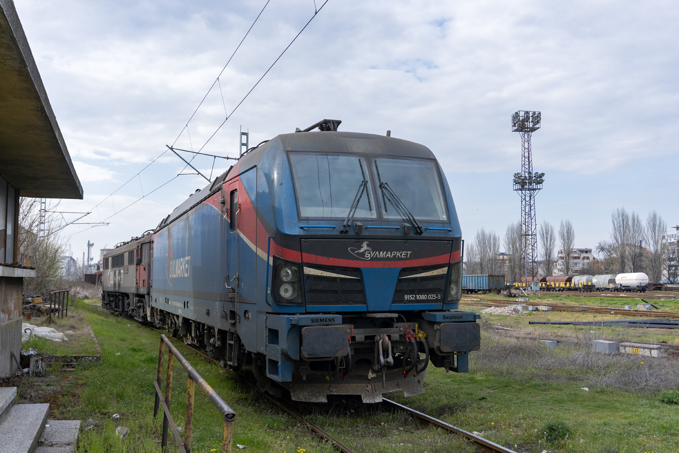80 025