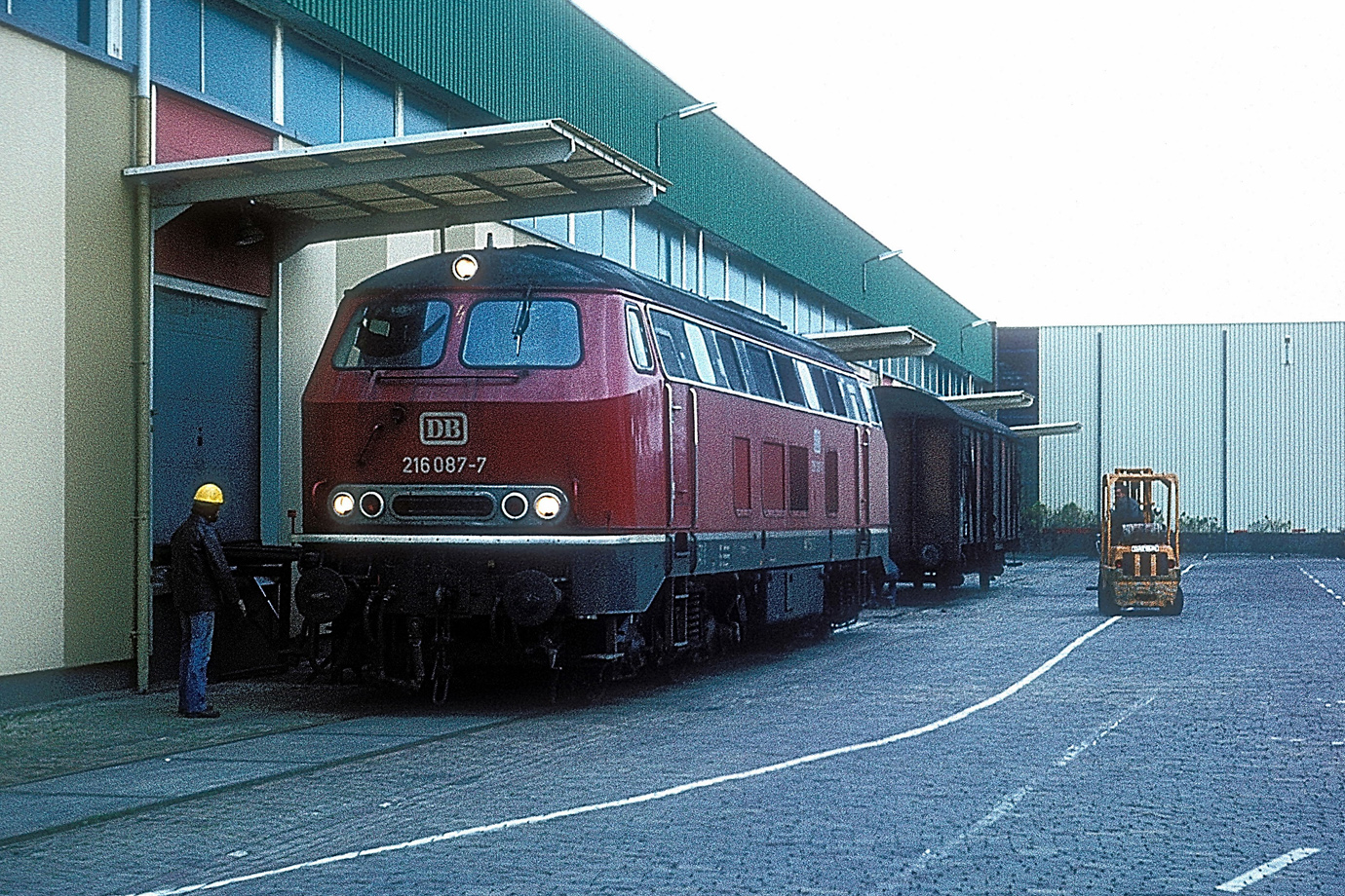 216 087-7