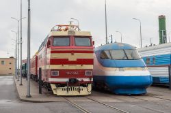 ЭС250-001 (Oktobarska željeznica); ЧС2Т-945 (Oktobarska željeznica)