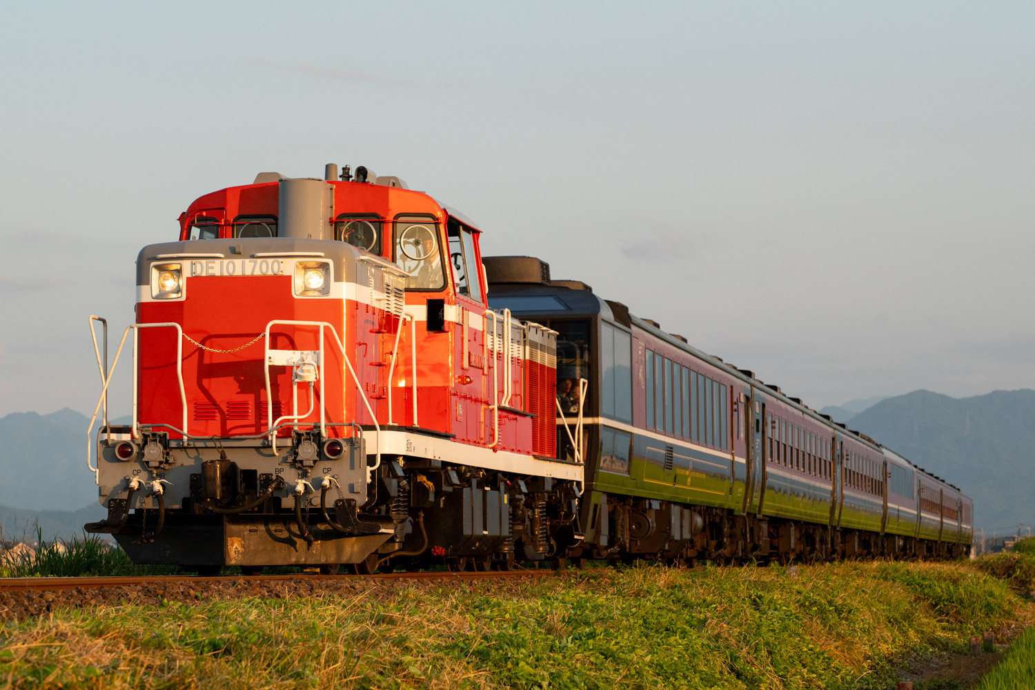 DE10 1700