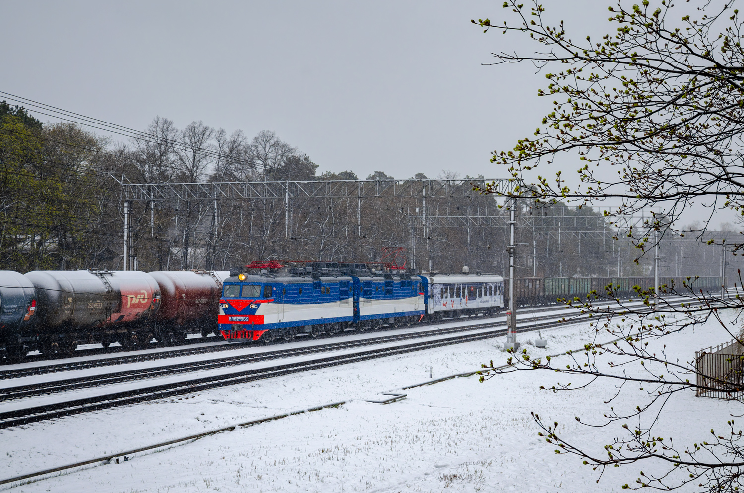 ВЛ82М-069