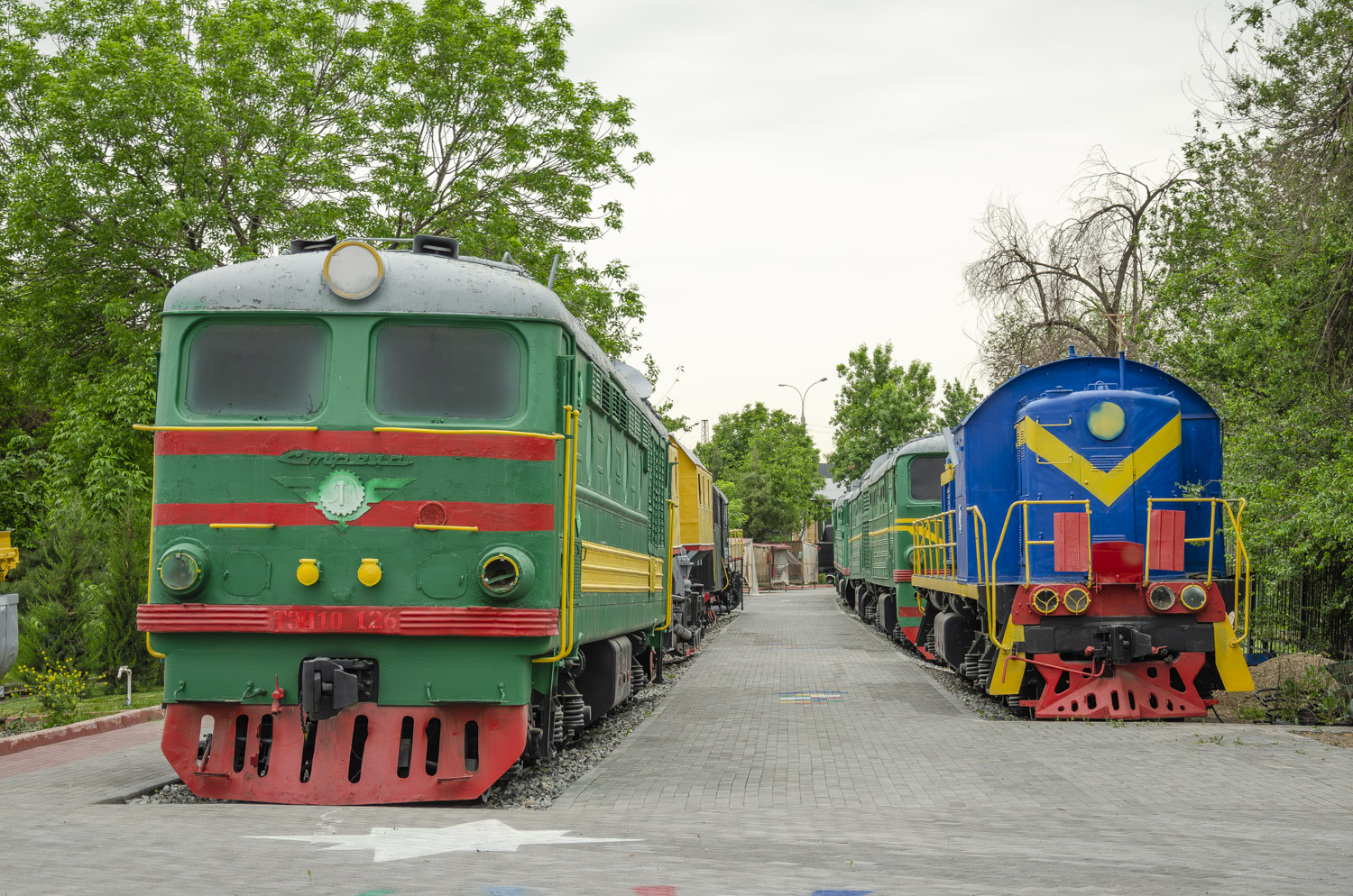ТЭП10-126; ТЭМ2-2558