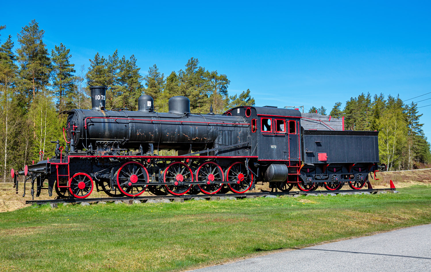 E2 1072