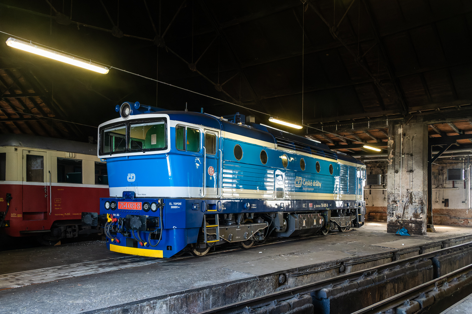 754 081-8