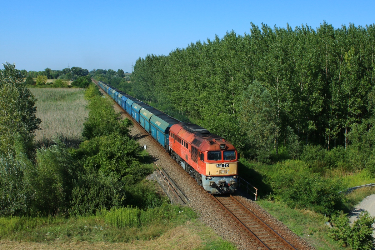 628 215