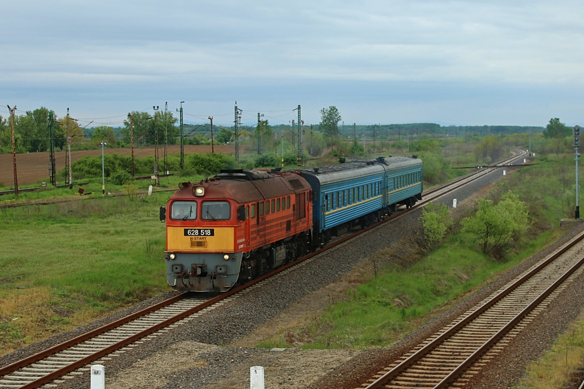 628 518