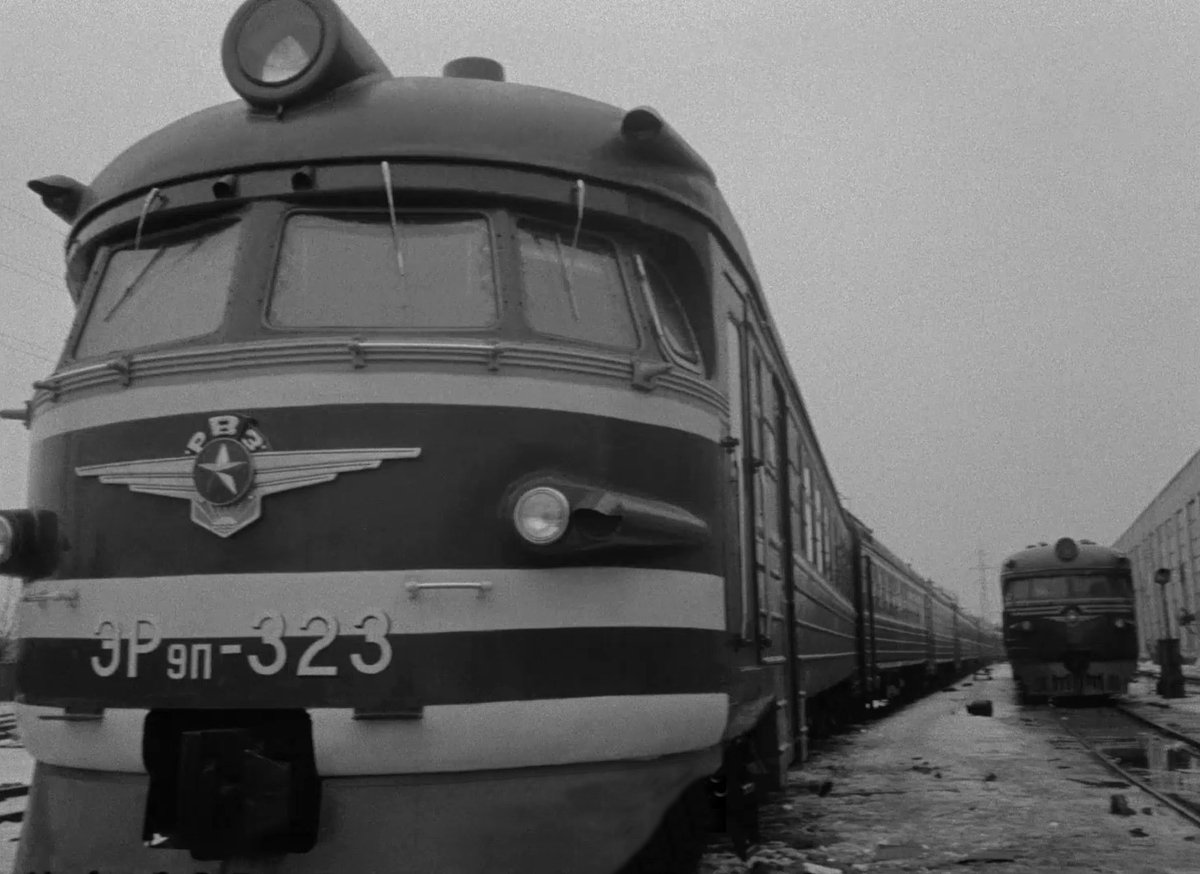 ЭР9П-323