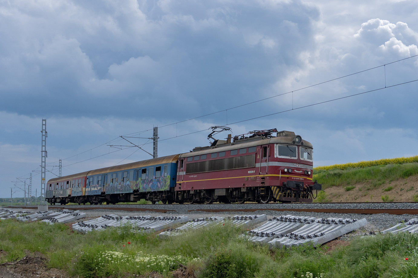 44 088