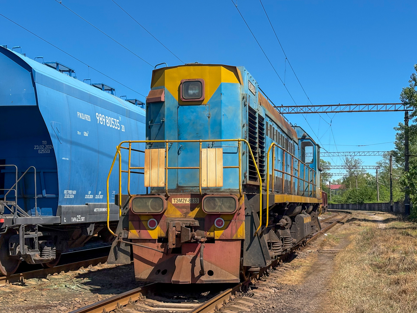 ТЭМ2У-8833