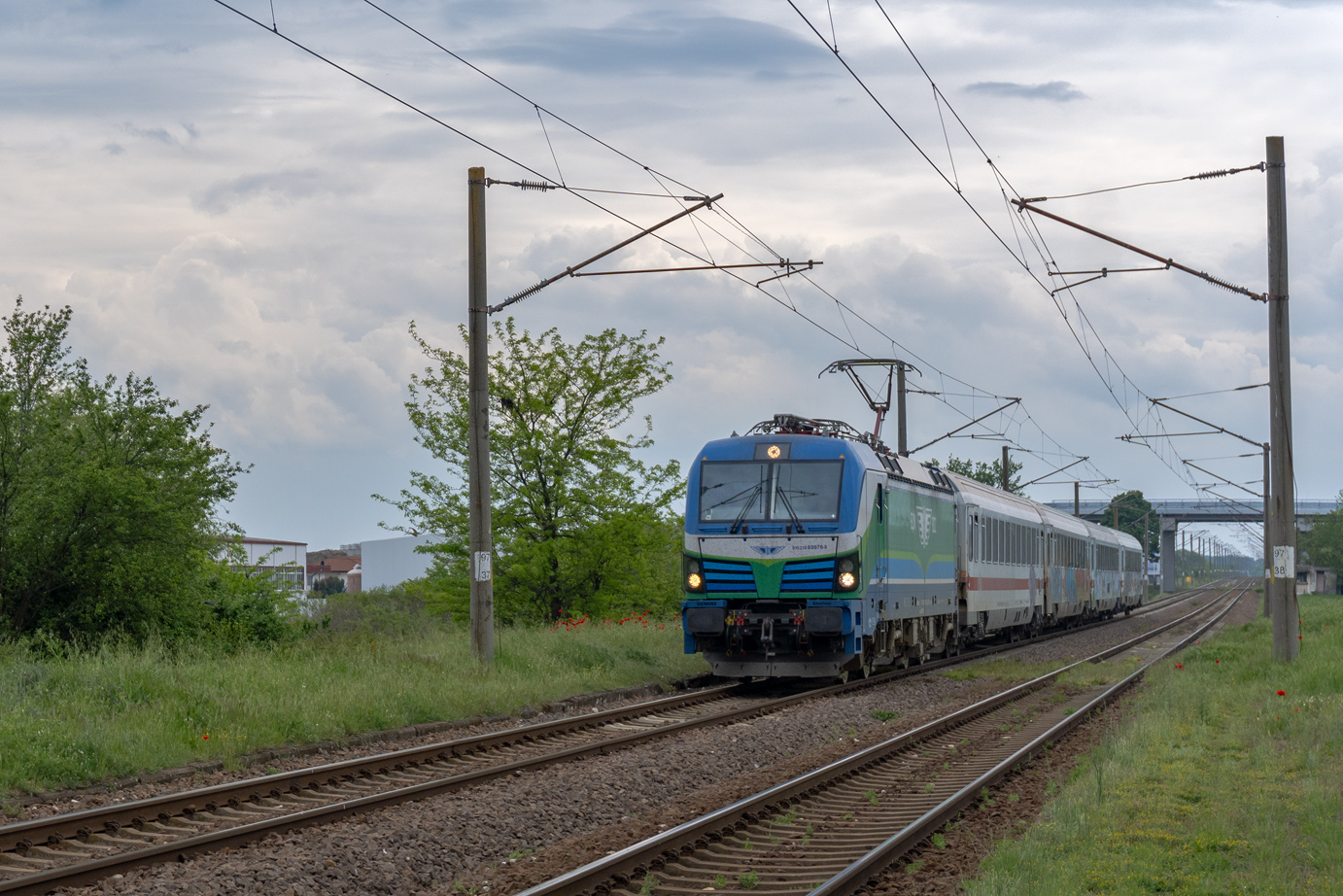 80 076
