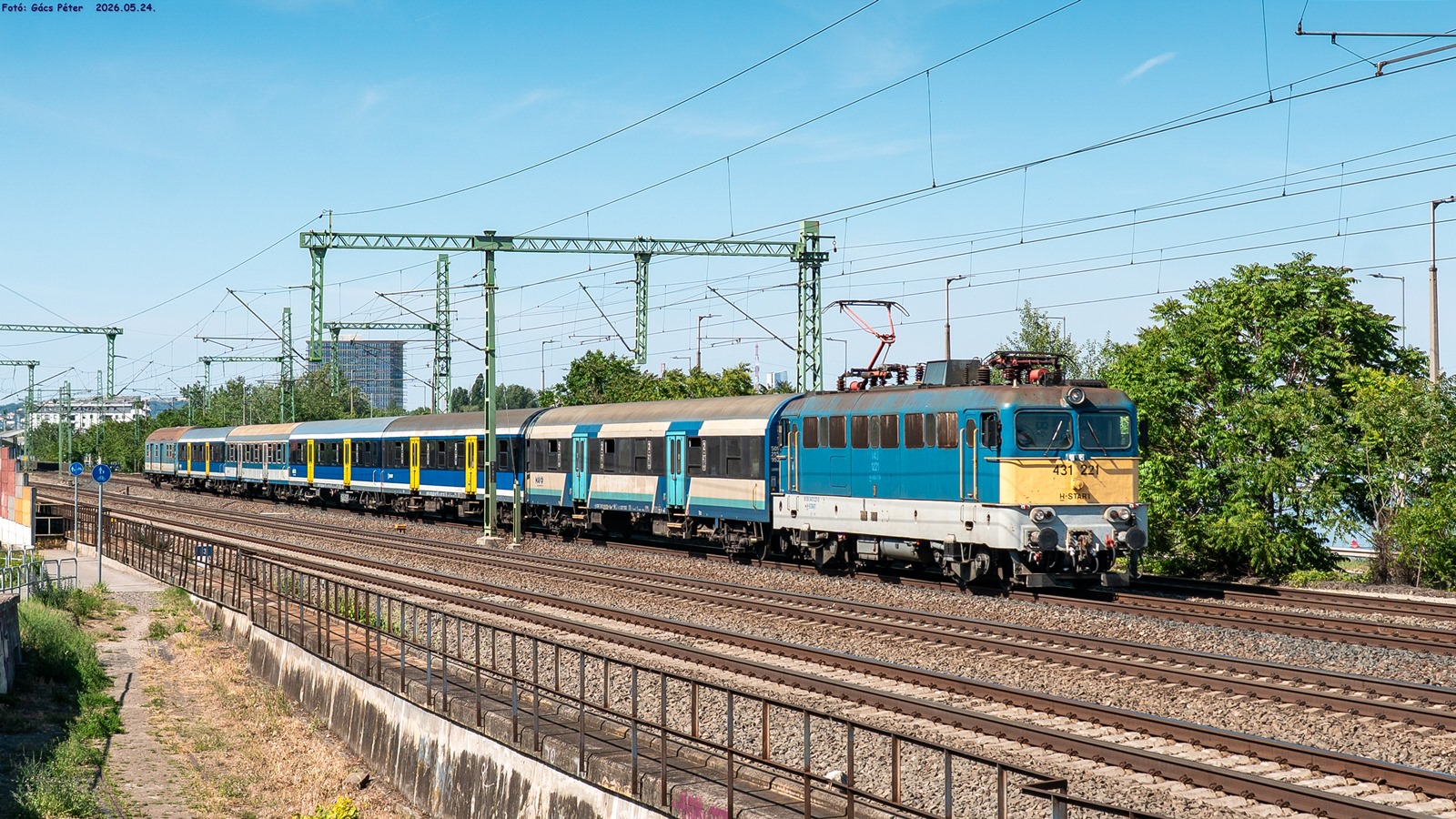431 221