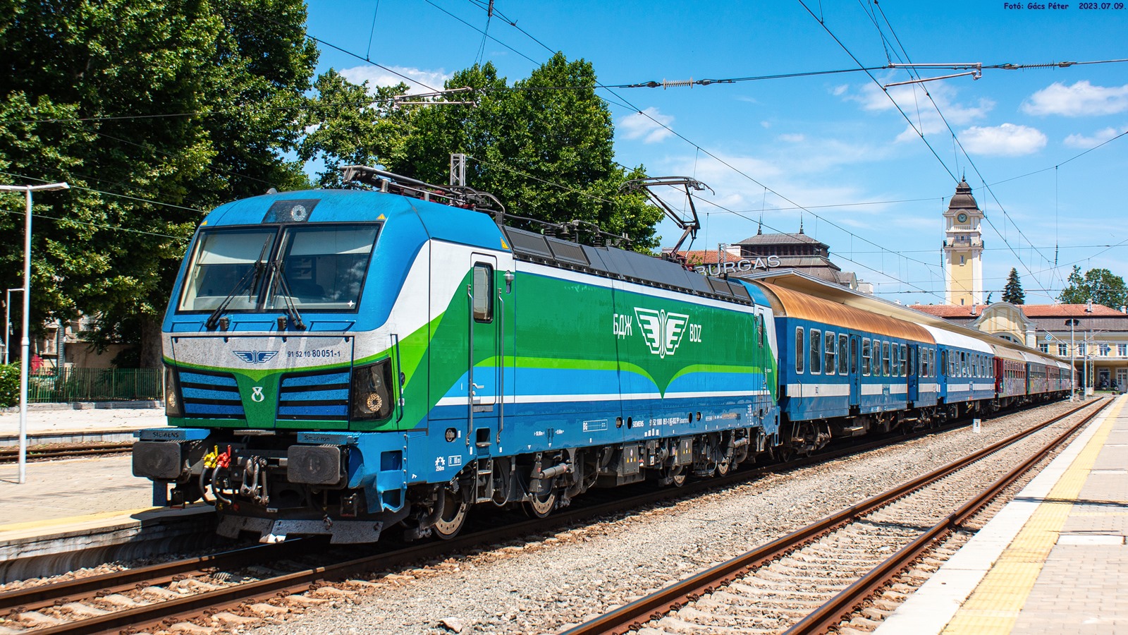 80 051