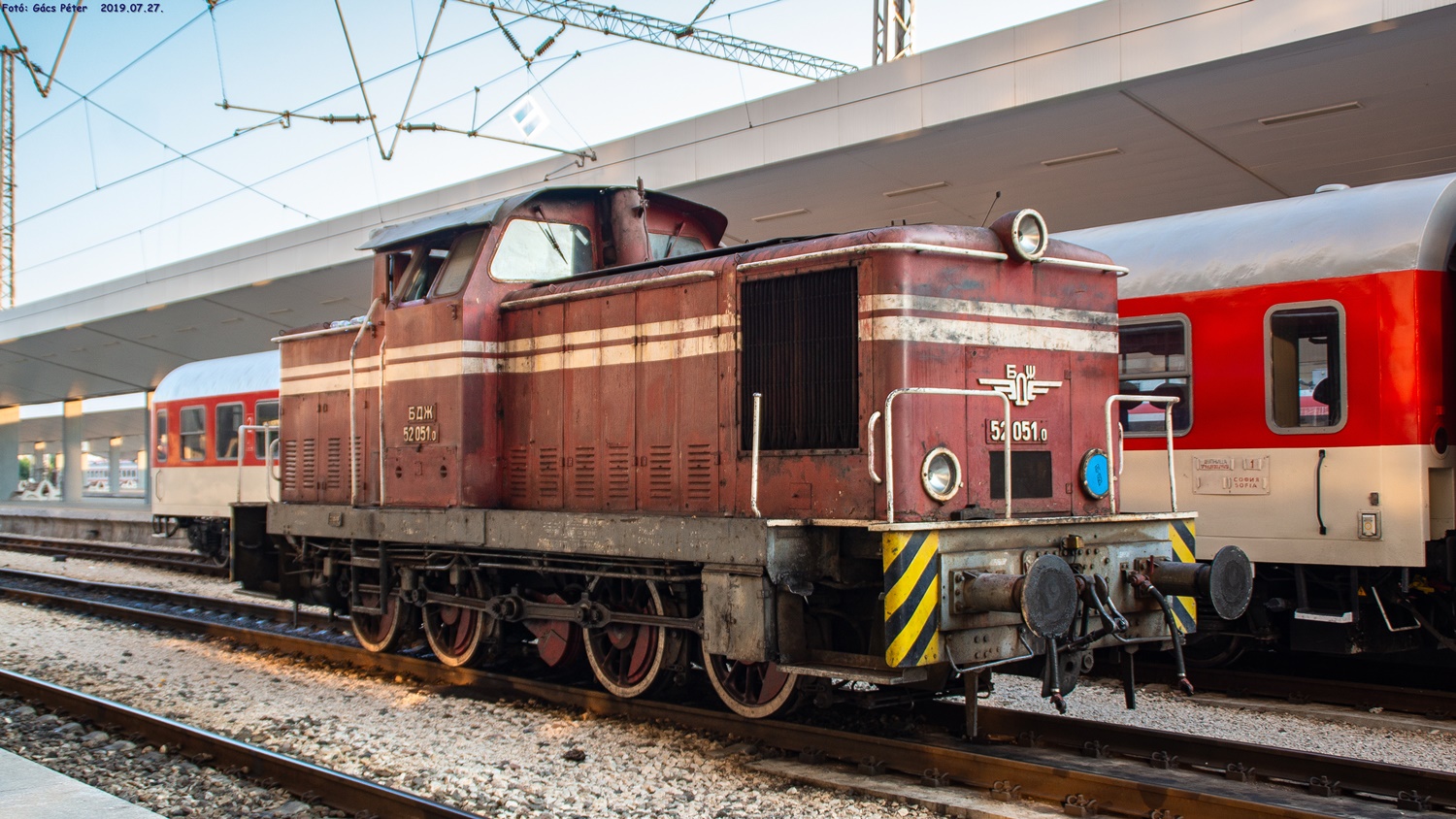52 051