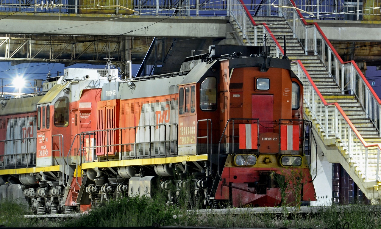 ТЭМ18ДМ-452