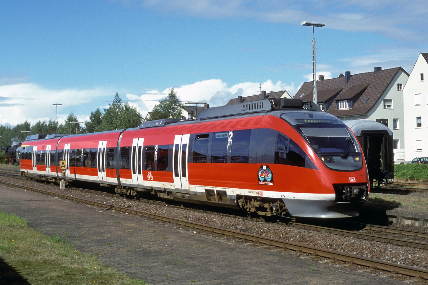 644 061