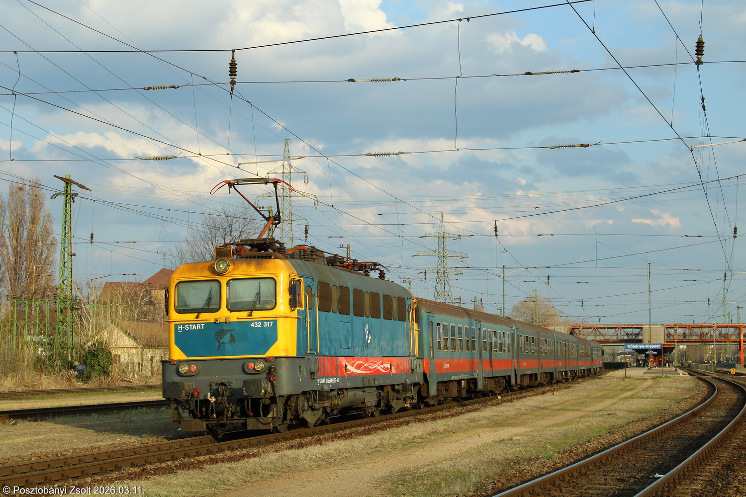 432 317