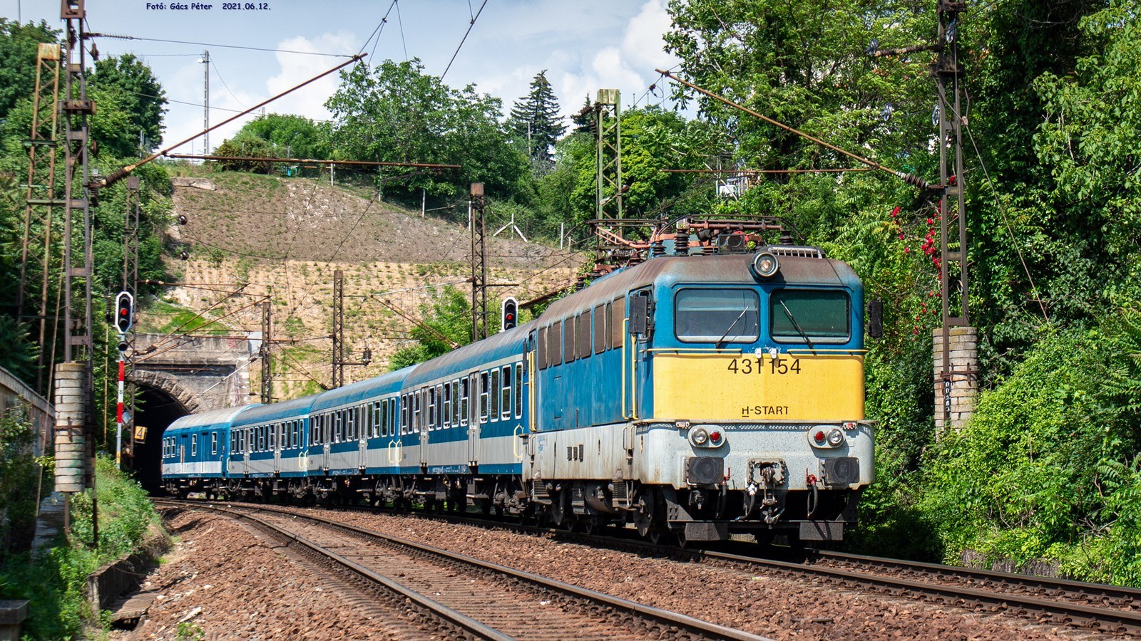 431 154