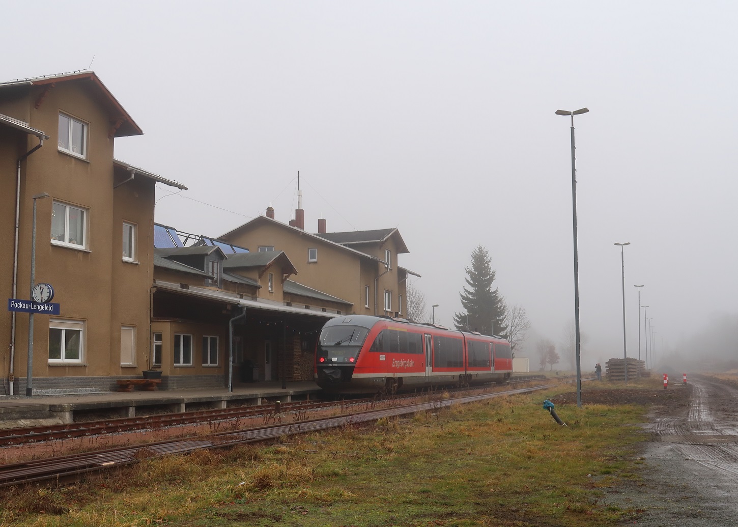 642 196
