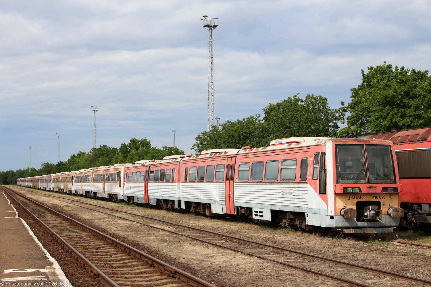 416 023