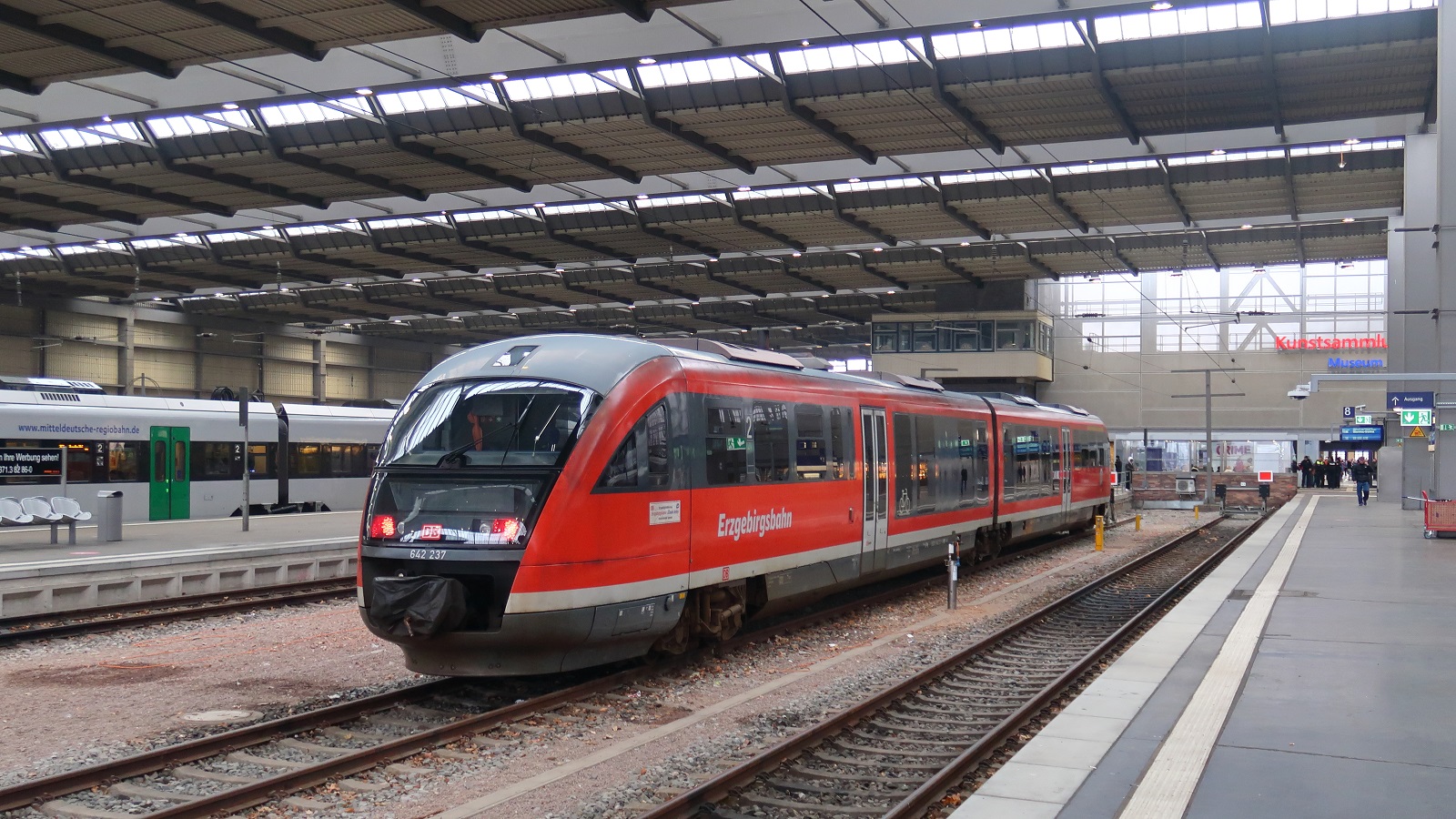 642 237
