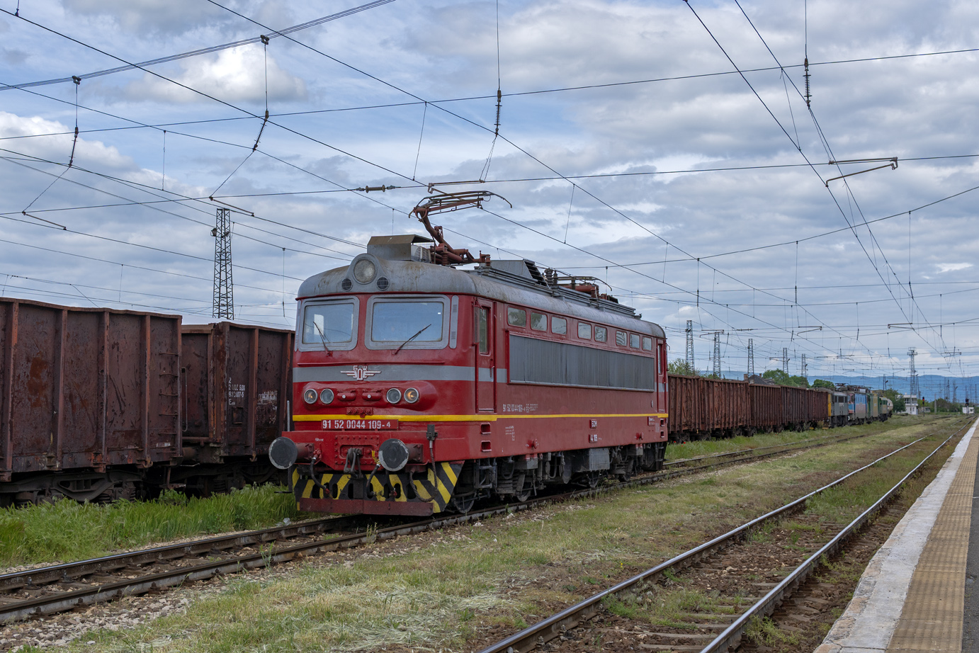 44 109