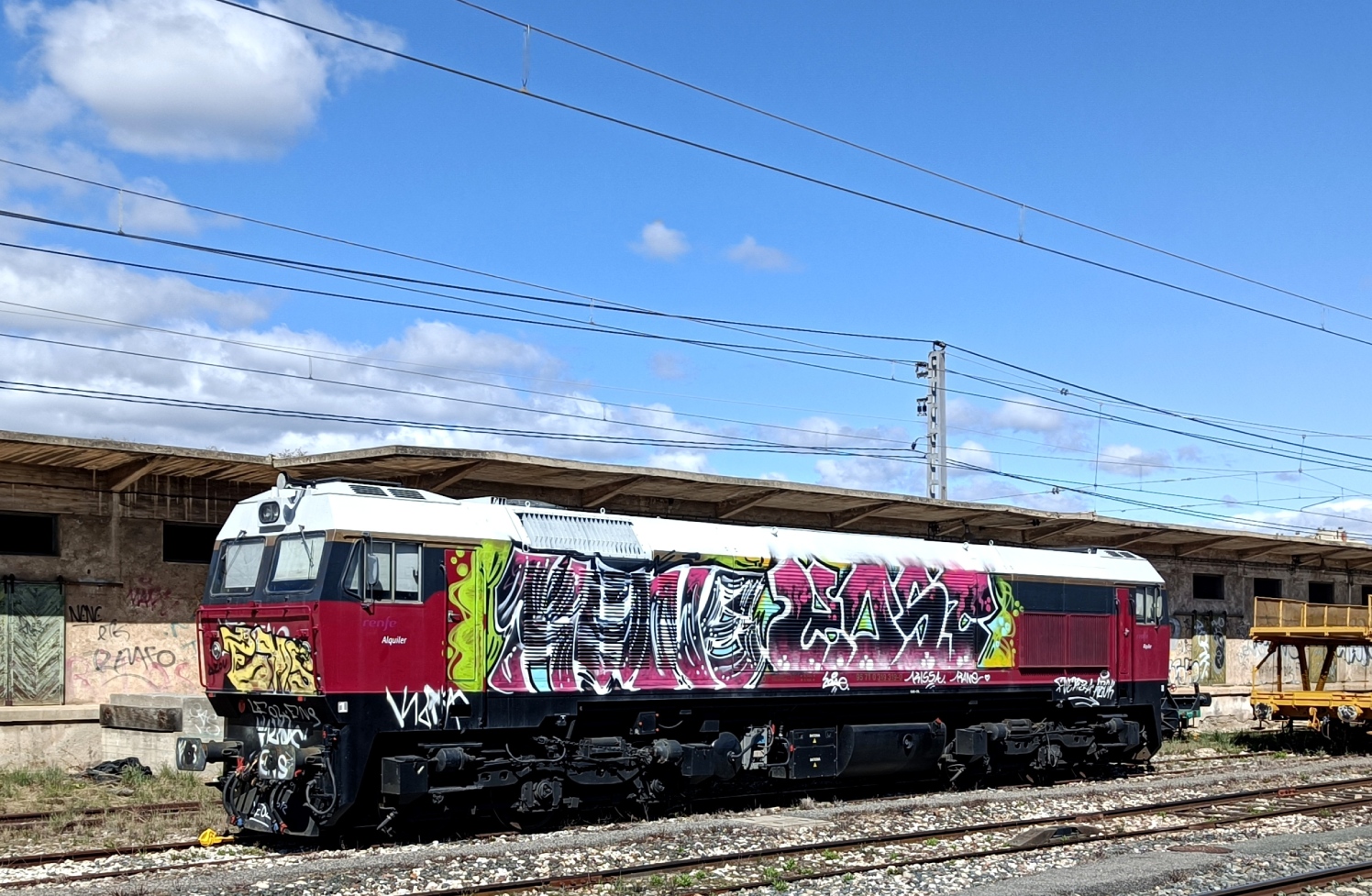 319 319