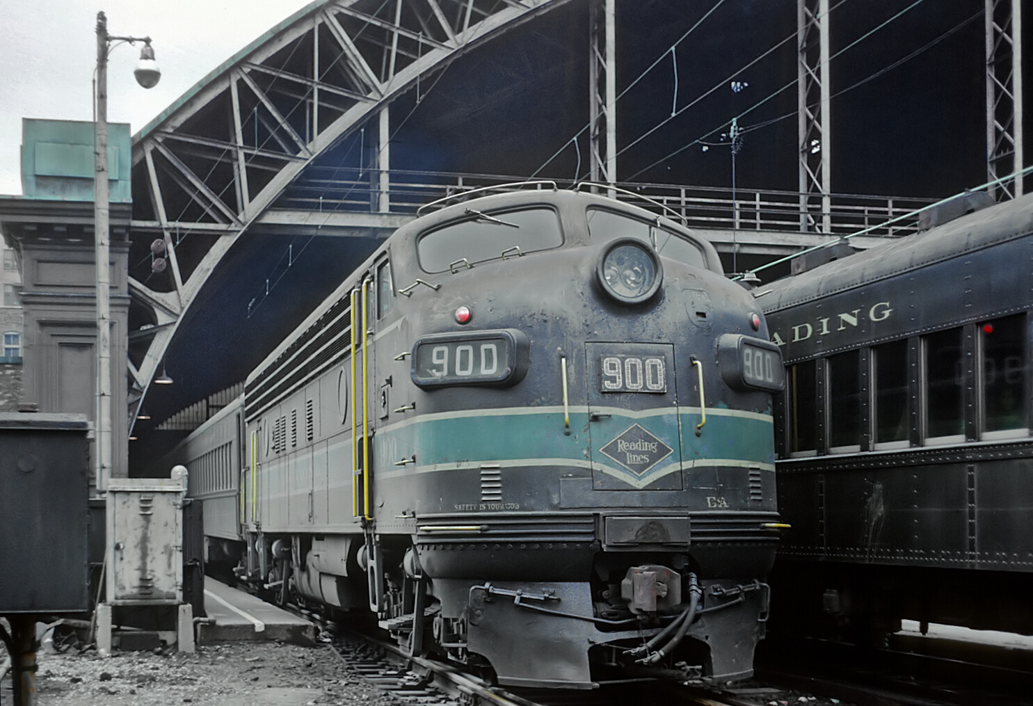 900