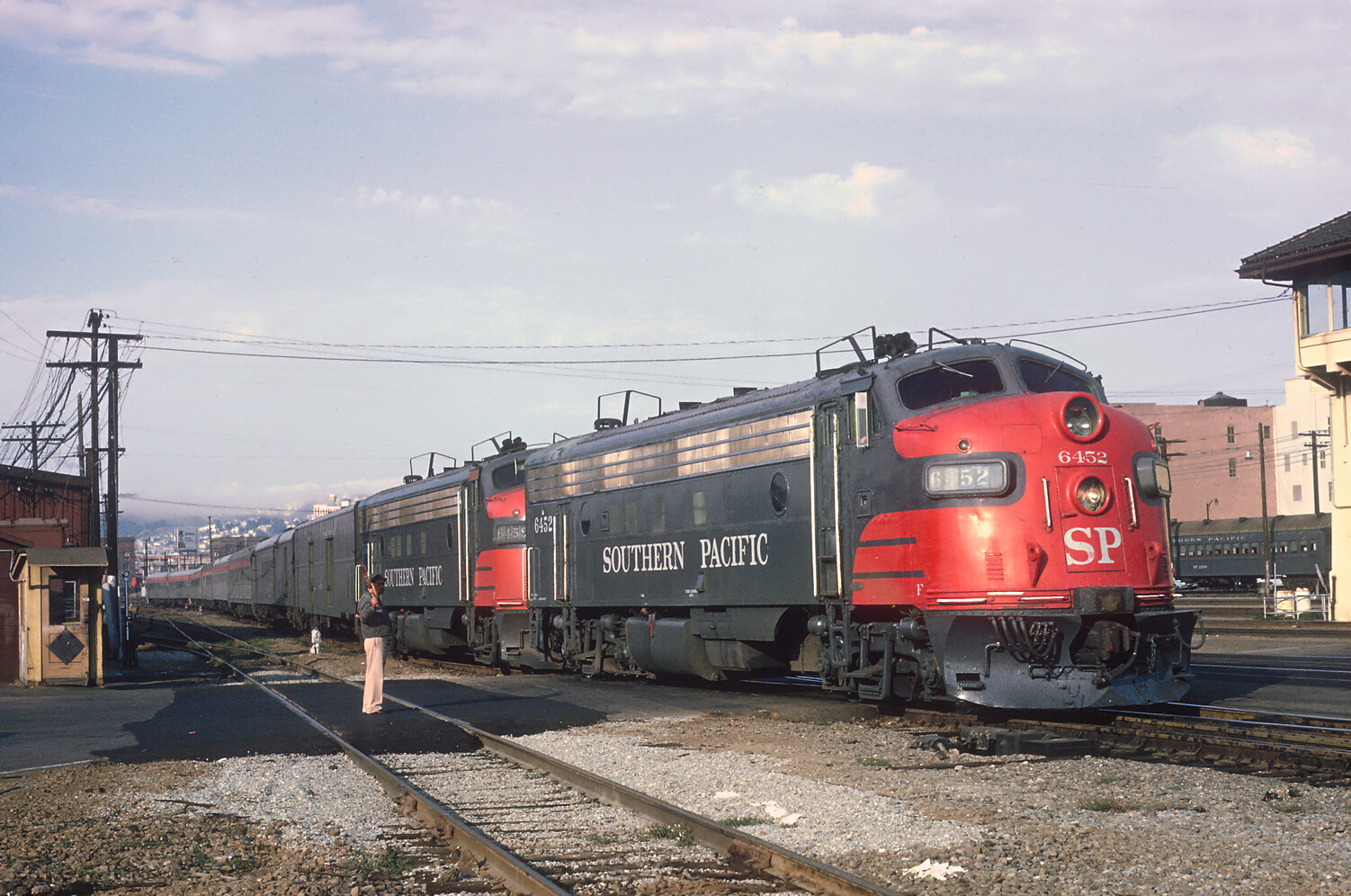 6452