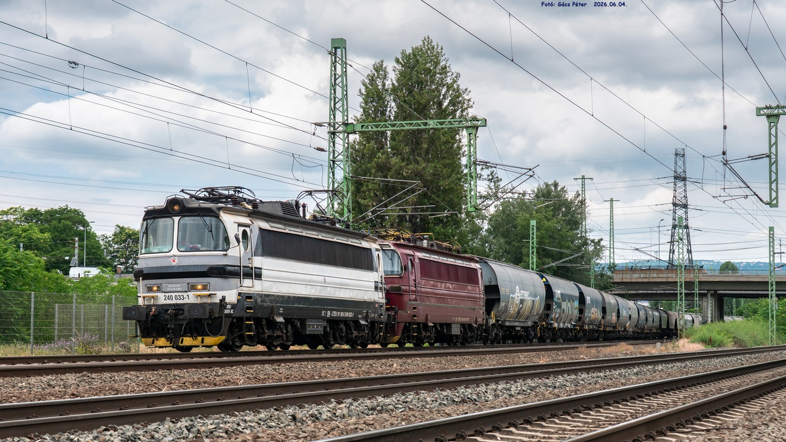 240 033-1
