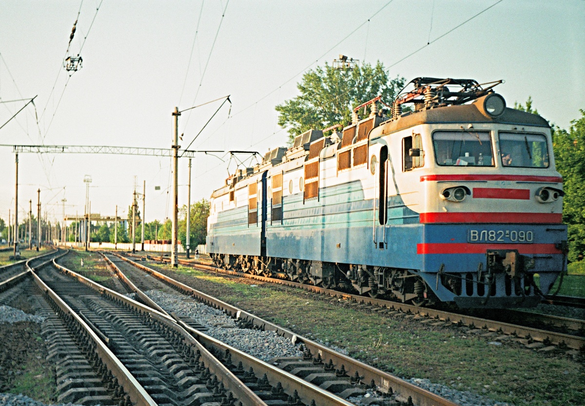 ВЛ82М-090