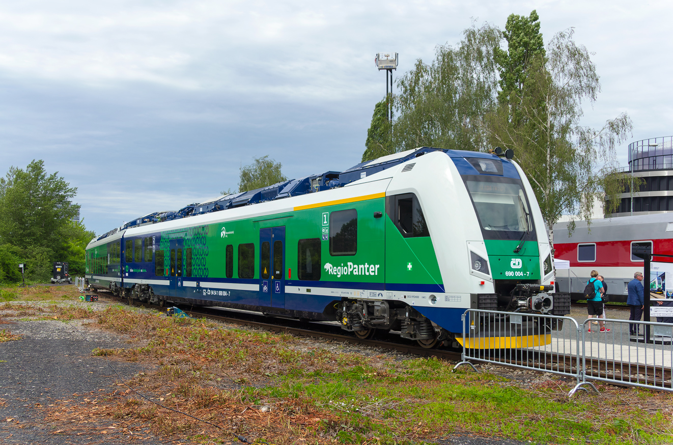 690 004
