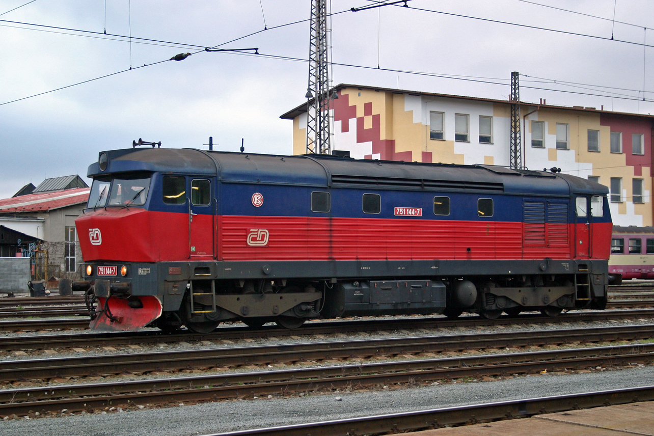 751 144-7