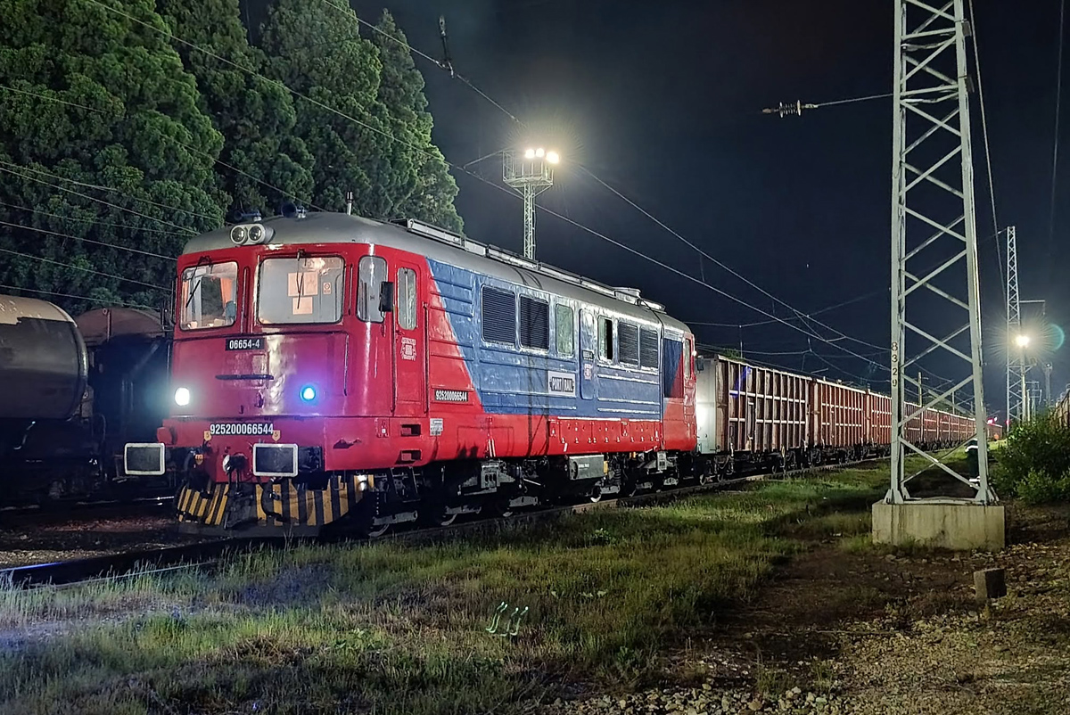 06 654