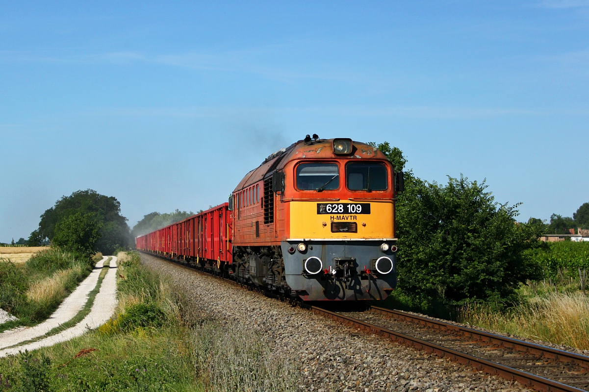 628 109