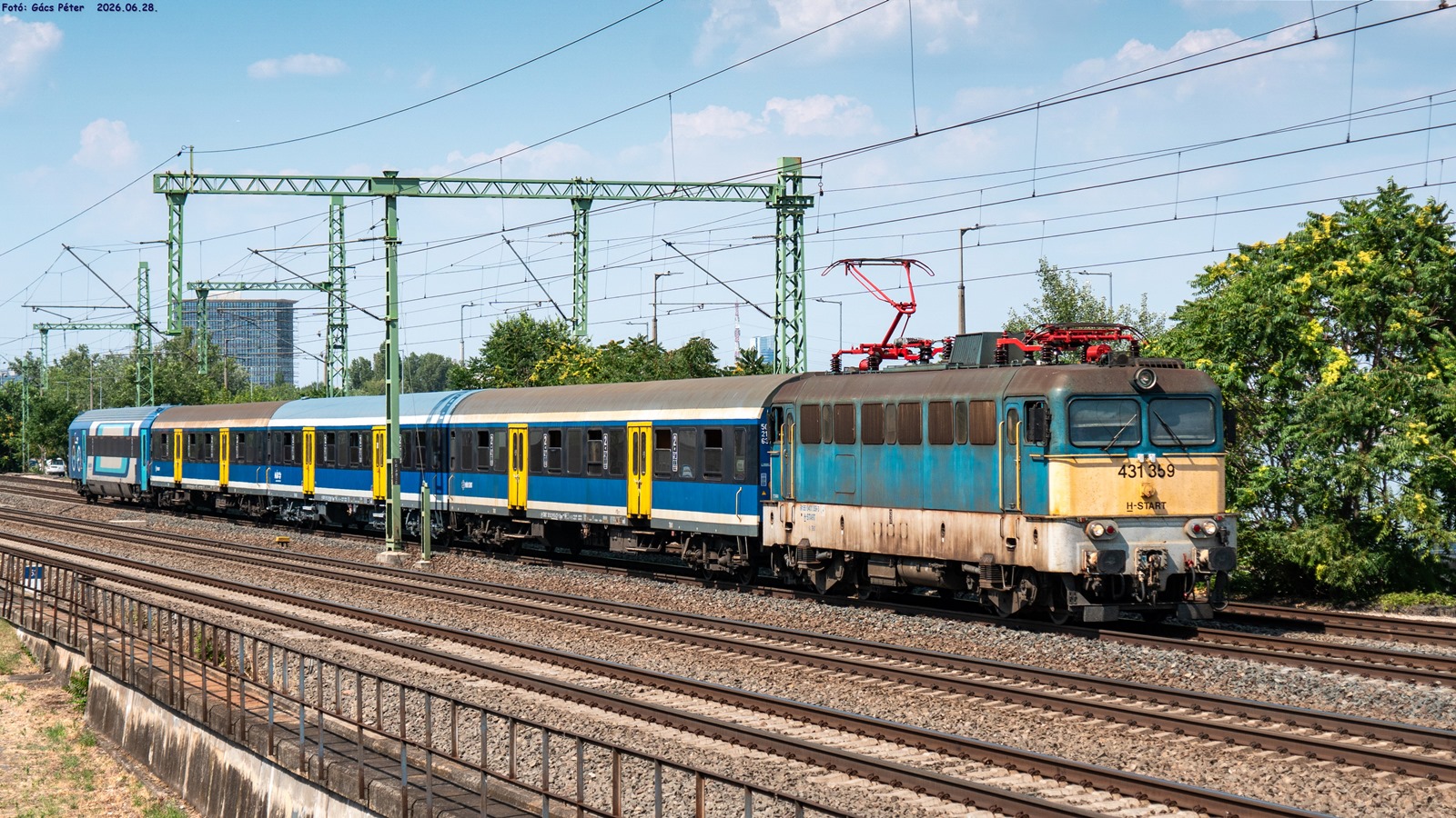 431 359
