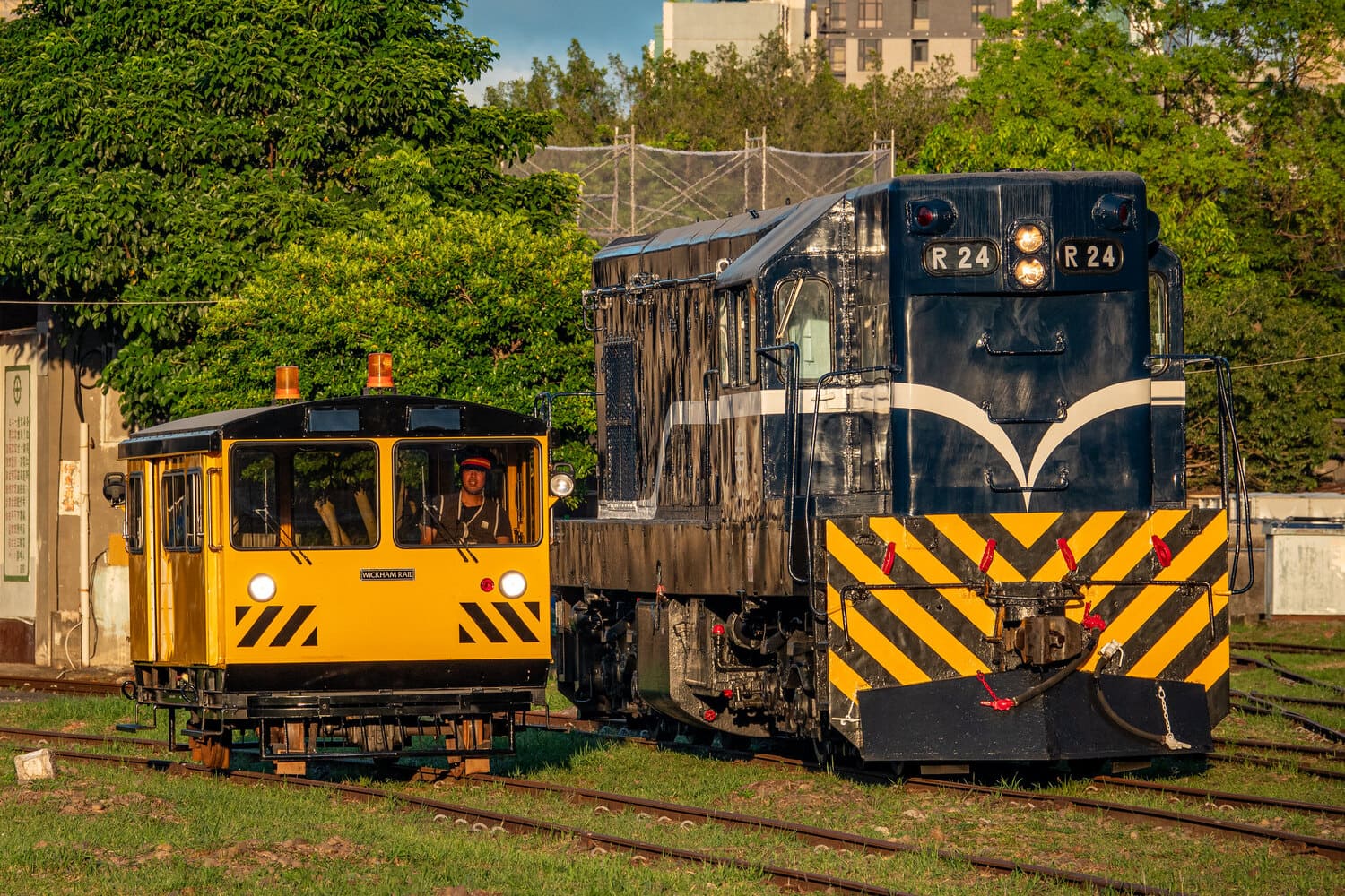 R24
