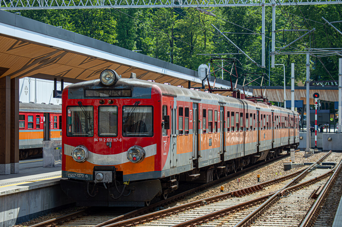 EN57-1373