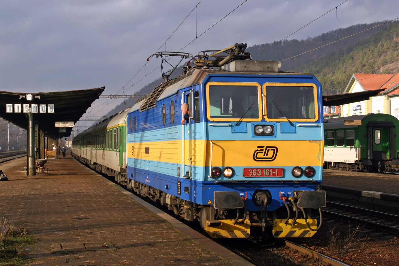 363 161-1