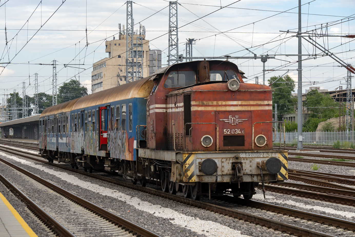 52 034