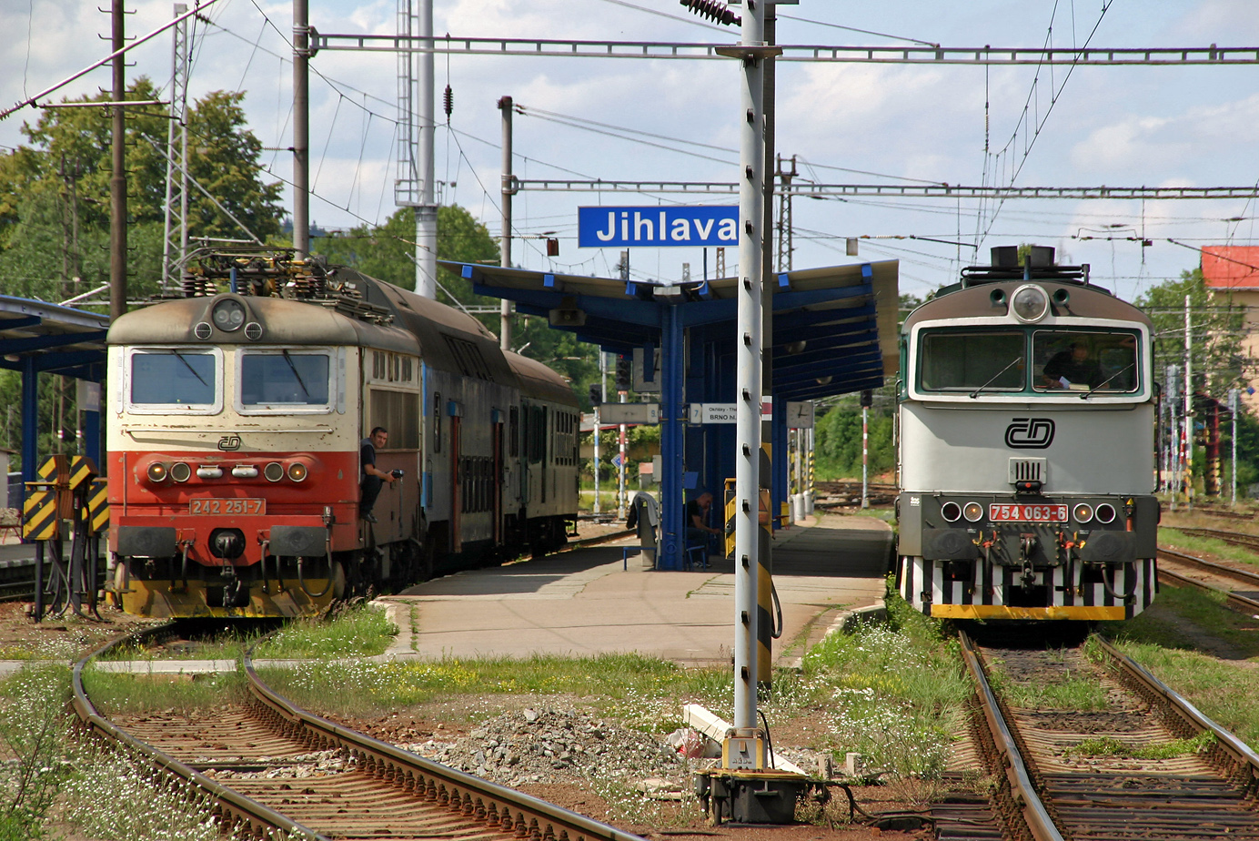 242 251-7; 754 063-6